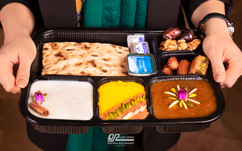 پذیرایی از مهمانان با غذای درجه یک در رستوران ارکیده