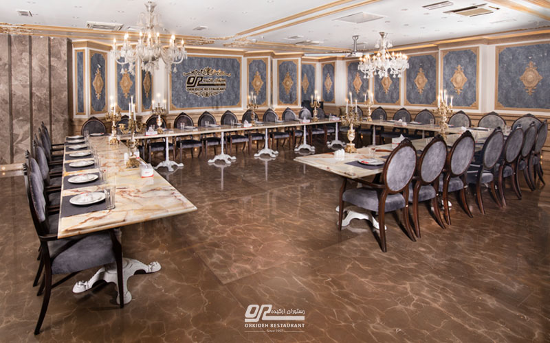 فضای بزرگ و رسمی رستوران ارکیده