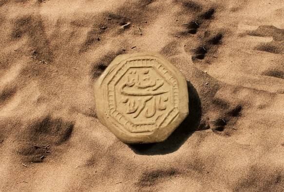 گذاشتن تربت کربلا در کفن میت