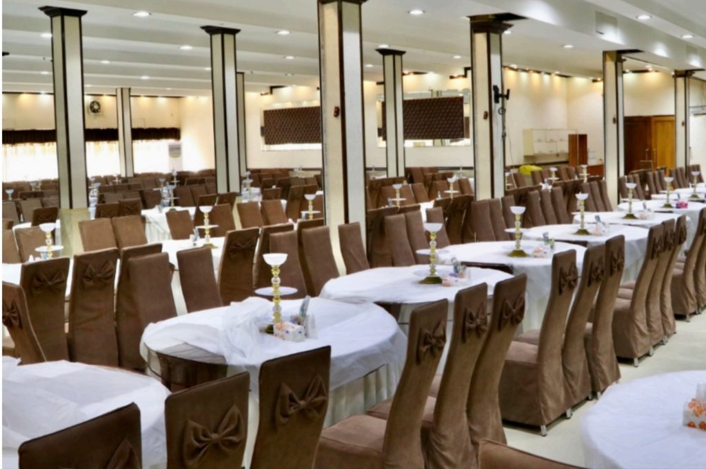 تالار پذیرایی قصر مجلل