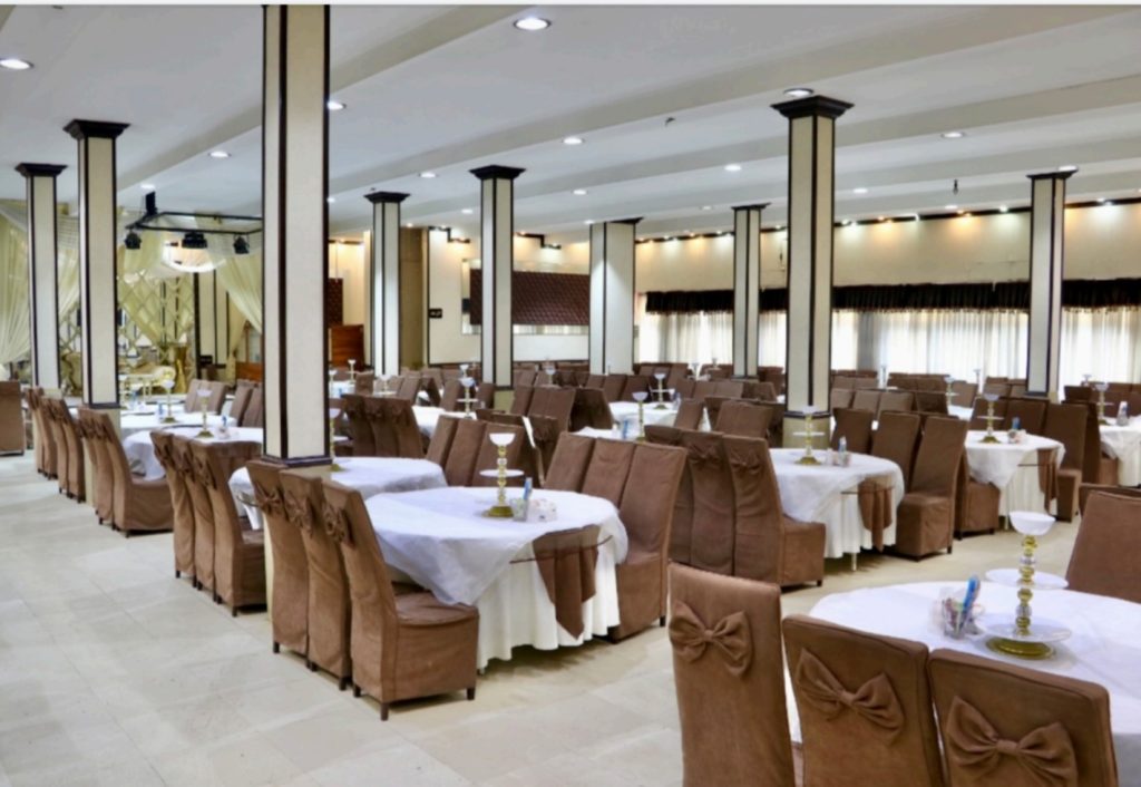 تالار پذیرایی قصر مجلل