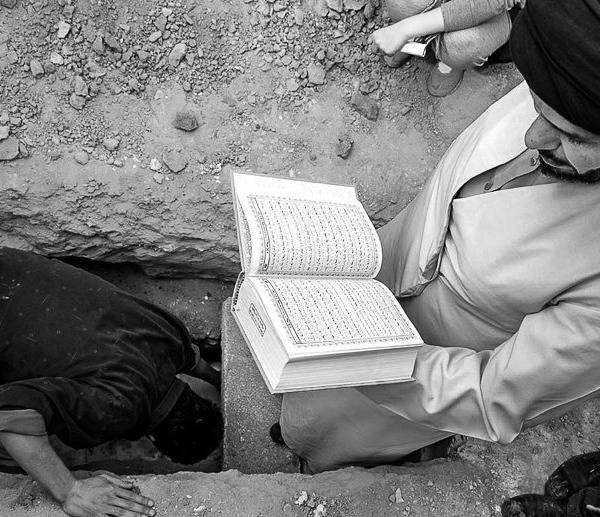 آداب دفن میت